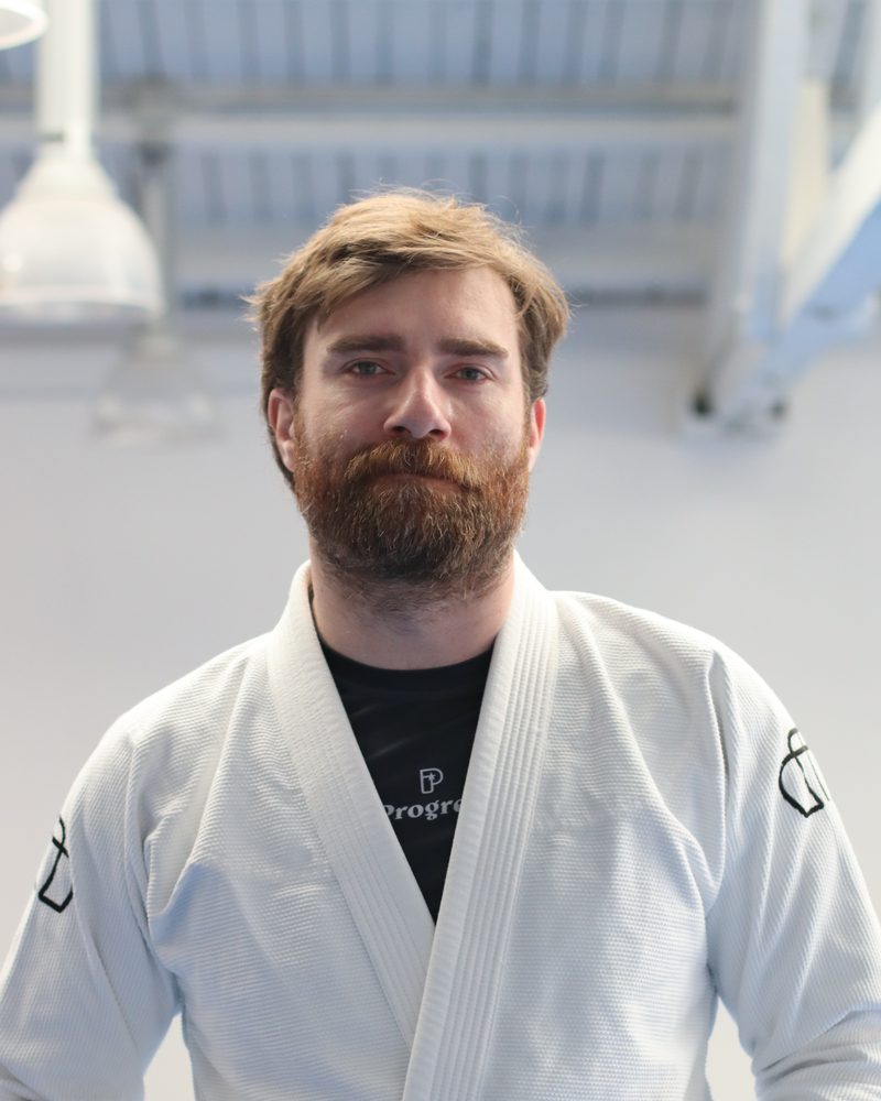 Jörn, No-Gi-Coach, im Gi auf der Matte im Imperial Ground